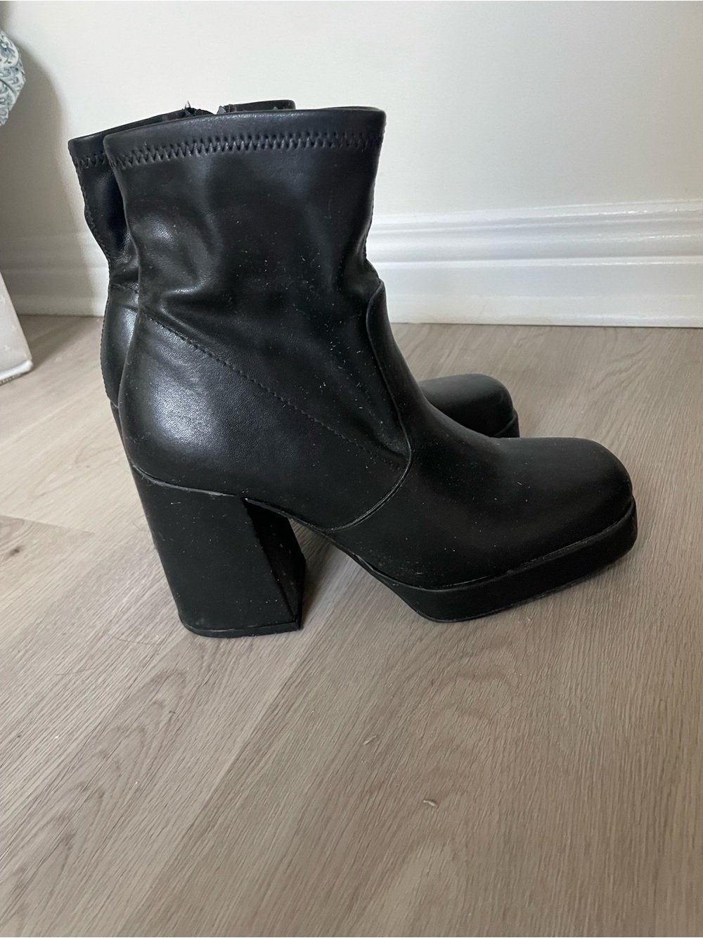 Steve Madden Fall Black Boots Chunky Platform Heels, Size 7 - Picture 2 of 5